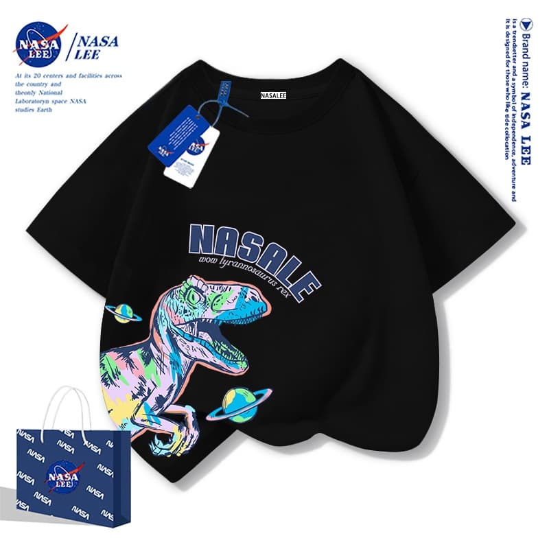 【จัดส่งภายในวันเดียว】เสื้อยืดแขนสั้นNASAผ้าฝ้าย ลายไดโนเสาร์ยักษ์ สำหรับทุกวัย ระบายอากาศดี สไตล์ไทย