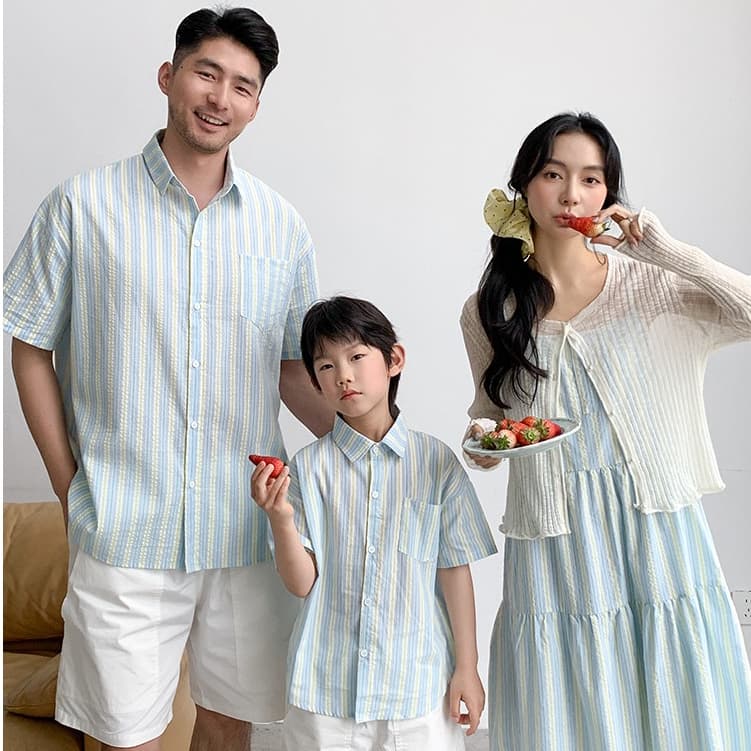 สีฟ้าลายครอบครัวจับคู่ชุดผู้ชายเสื้อโปโลผู้หญิงสาวชุดยาวคู่เสื้อผ้าชายหาดสวมใส่