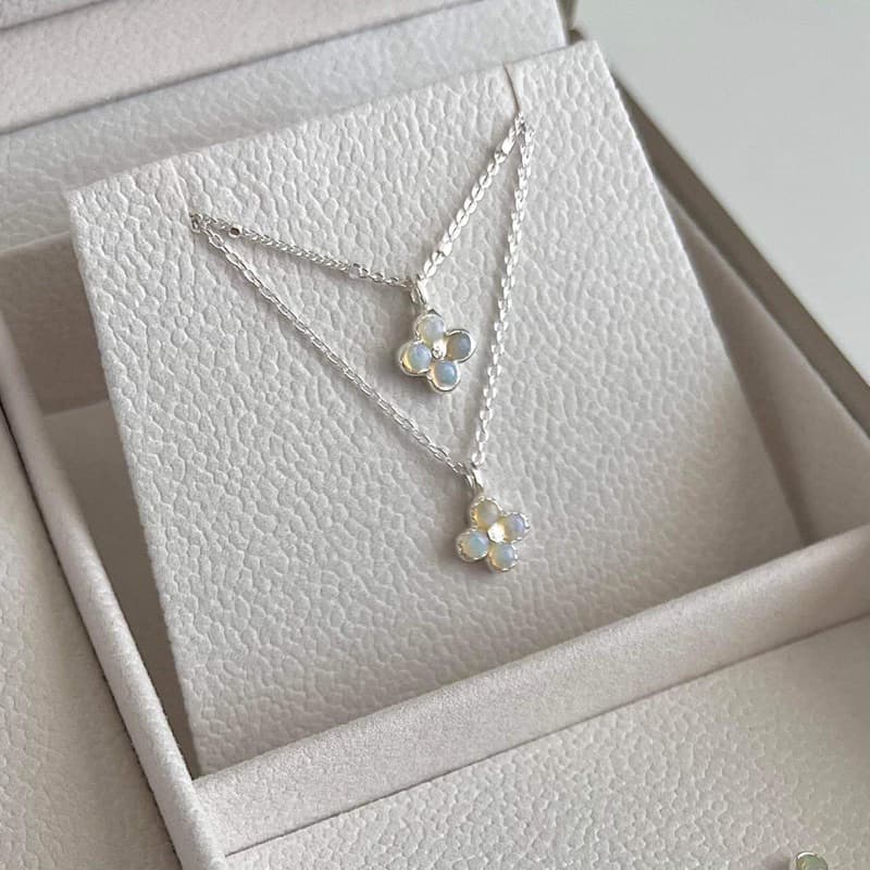 Winterwinter Jewelry Silver925 : สร้อยคอพร้อมจี้พลอย รูปดอกไม้ขอบเรียบ/ขอบตอก (เลือกสร้อยเองได้)
