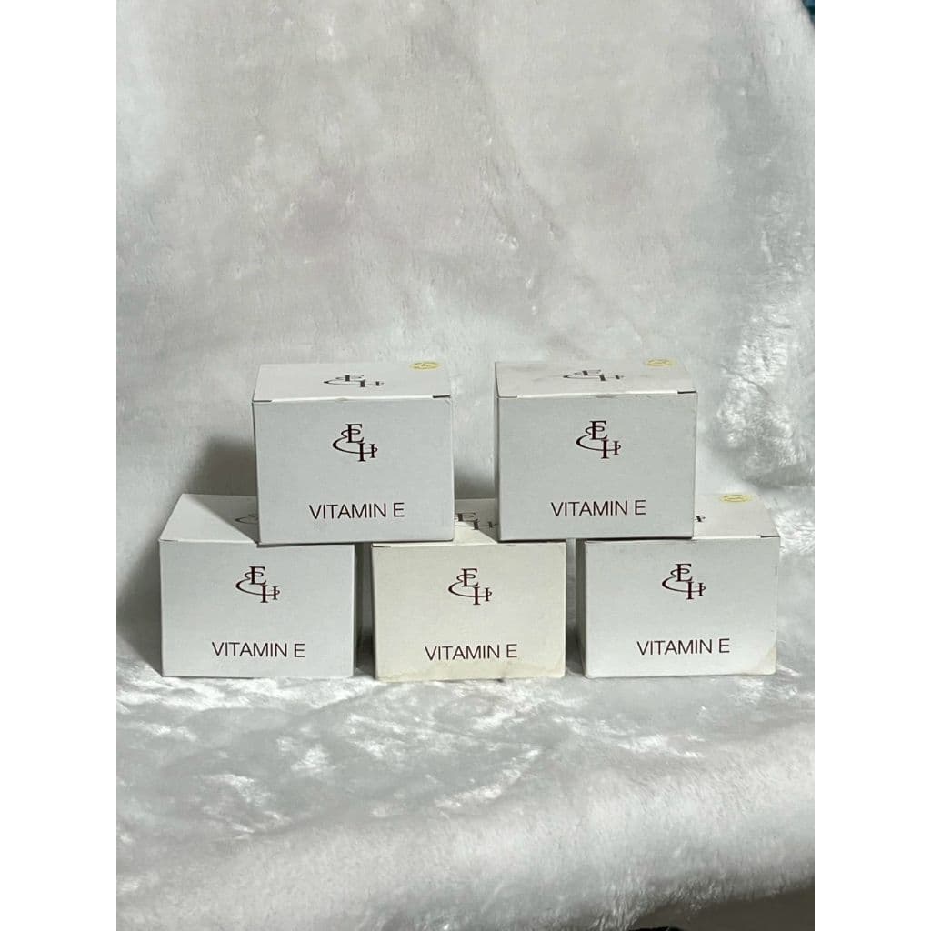 *** ราคาขายส่ง 12ชิ้น *** ลิปมัน ผสมวิตามิน อี ELIZA HELENA VITAMIN E LIPSTICK ทำให้ปากชุ่มชื้น