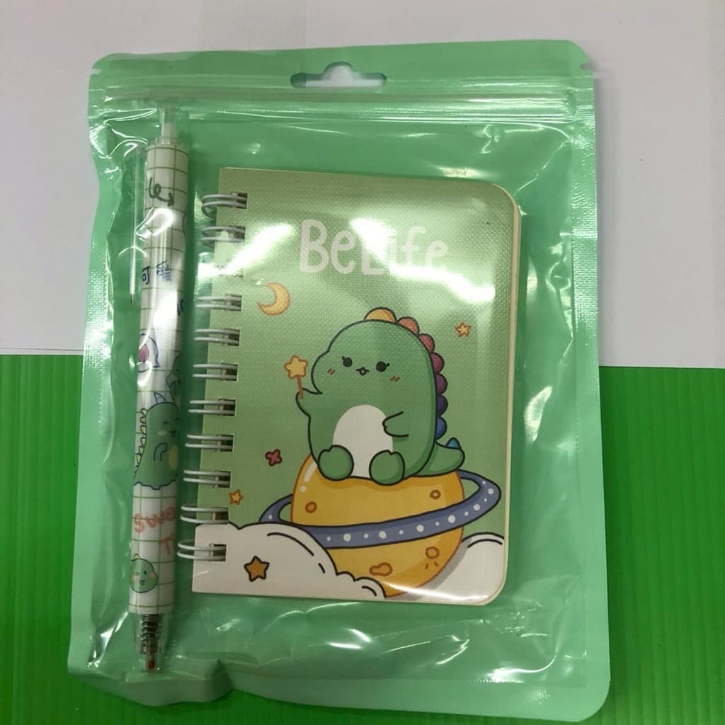 (12 ชิ้น) No.1604 สมุดโน้ตพร้อมปากกา ใช้สำหรับ พกพาจดบันทึก เป็นแบบสุ่มตัวการ์ตูนน่ารัก  ได้ทั้งหมด 12 ชิ้น
